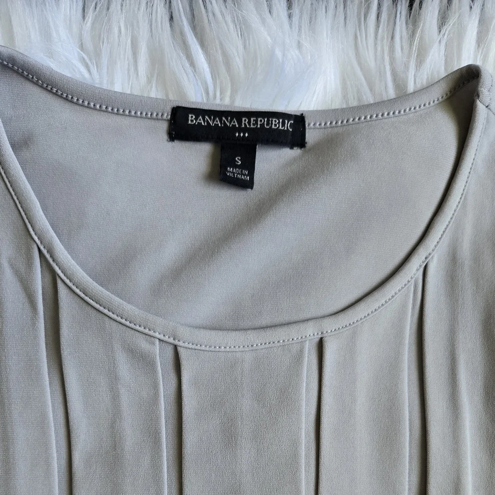 Banana Republic Women's Gray Sleeveless Top - Picture 3 of 3